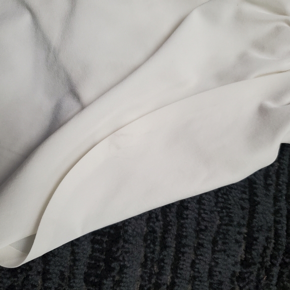 Abercrombie YPB MotionTEK Women's Size M White Workout Shorts With Cinch Waist - Picture 4 of 7